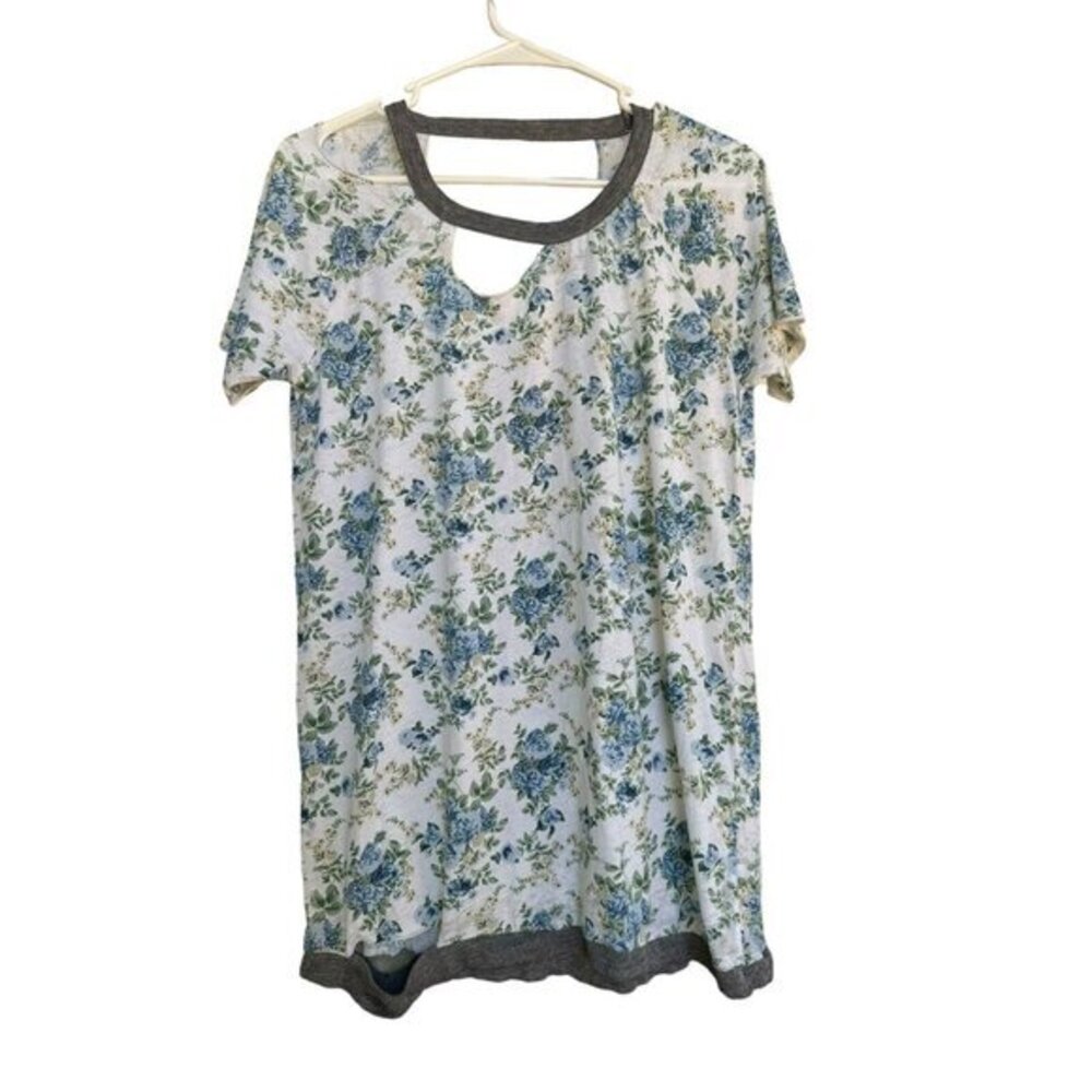 Chaser boyfriend Floral Print cut out Tee Distressed size medium $62 NWOT